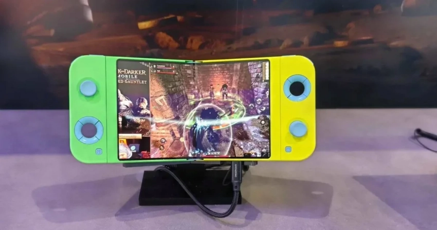 Samsung представила прототип складной портативной консоли с Dark and Darker на экране