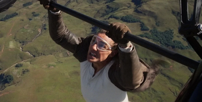 Том Круз зацепился за самолёт в трейлере восьмой части серии «Миссия невыполнима»