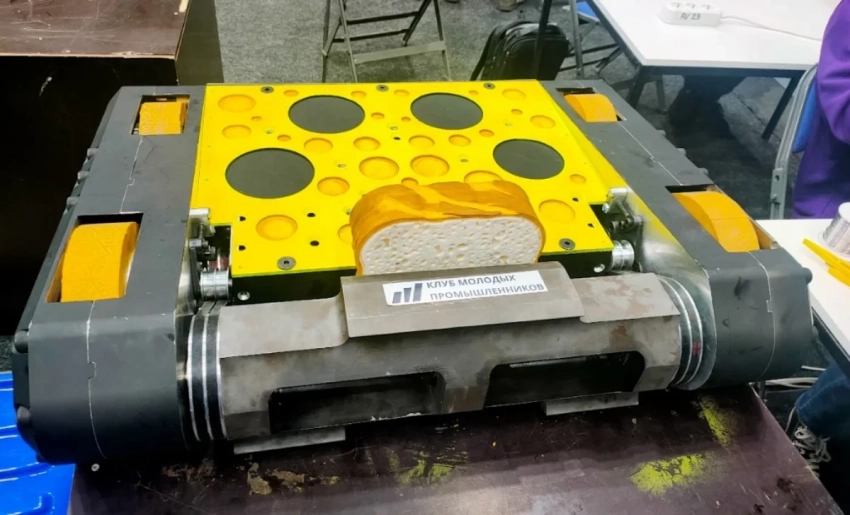 Робототехники из Москвы создали робот-сыр для участия в «Битве роботов»