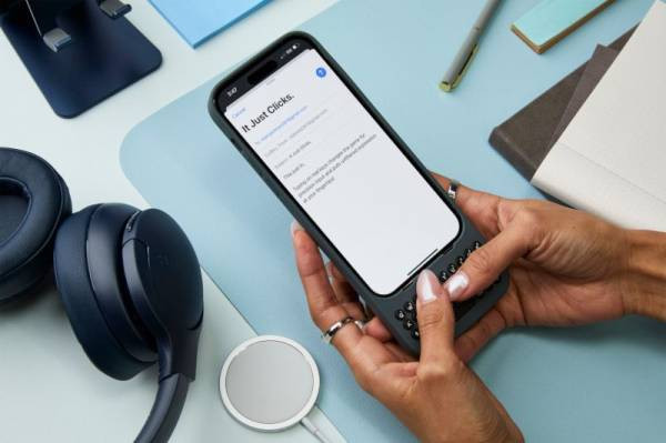 Для iPhone выпустили чехол с qwerty-клавиатурой — с ним он превращается в подобие BlackBerry – Портал статей