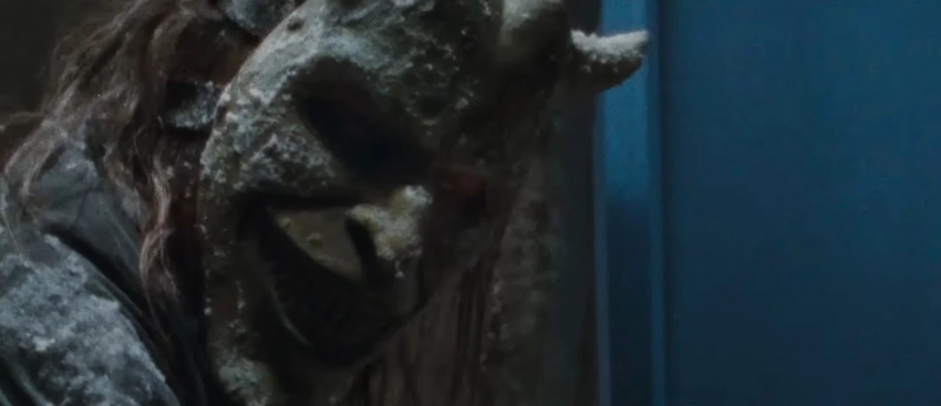 Маньячный Итан Хоук возвращается в трейлере хоррора «Чёрный телефон 2»